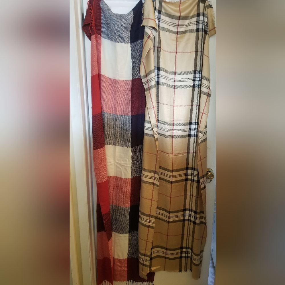 2 Women's Scarves